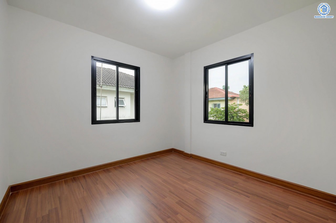 บ้านมือสองตกแต่งใหม่ แบรนด์ L&H โครงการ ชัยพฤกษ์ วัดลาดปลาดุก บนเนื้อที่ 59.5 ตร.ว. พื้นที่ใช้สอยมากถึง 108.5 ตร.ม. ฟังก์ชัน 3 ห้องนอน 2 ห้องน้ำ จอดรถได้ 1 คัน พร้อมพื้นที่ข้างบ้านกว้างตอบโจทย์ทุกการอยู่อาศัย บนทำเลดีที่สุด! ใกล้เซ็นทรัลเวสต์เกต ทางด่วน "กาญจนาภิเษก" และรถไฟฟ้าสายสีม่วง "สถานีคลองบางไผ่" ในราคาสุดคุ้ม